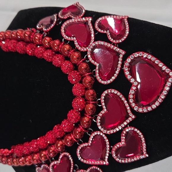 ❤️🔹️Betsey Johnson🔹️ Love Spell Red Heart Statement layered  Bib  16" Necklace - Picture 8 of 9